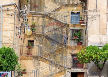 Edificio all\'aperto - Independent house Corso Umberto
 
64, Leonforte - photo 2