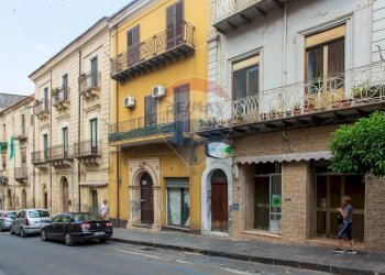 Edificio all\'aperto - Independent house Corso Umberto
 
64, Leonforte - photo 4