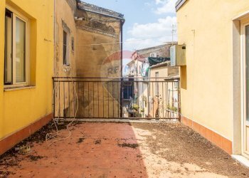 Terrazza - Independent house Corso Umberto
 
64, Leonforte - photo 64