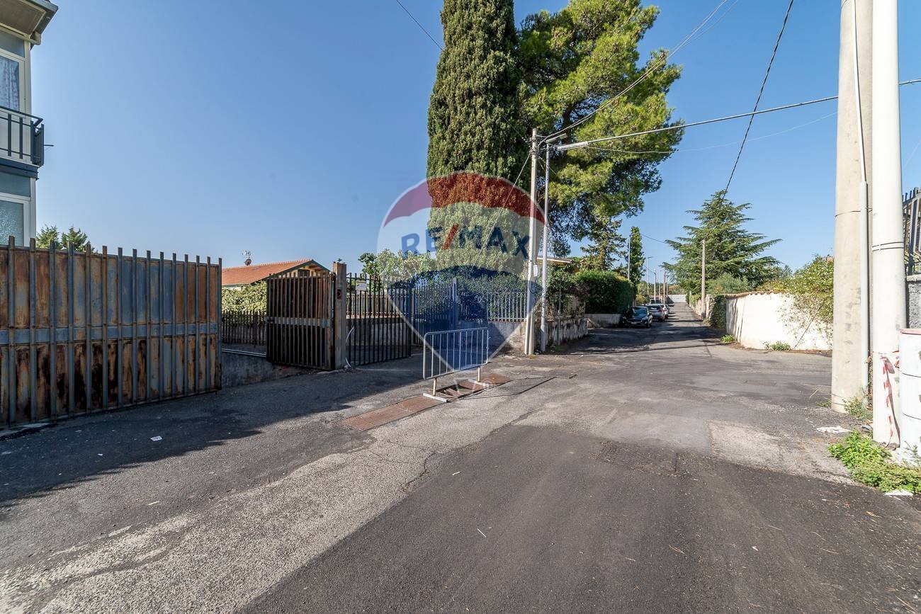 Edificio all\'aperto - Box via dei tulipani
 
5, Mascalucia - foto 2