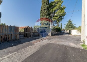 Edificio all\'aperto - Box via dei tulipani
 
5, Mascalucia - foto 2