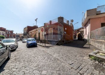 Edificio all\'aperto - Trilocale via carcara
 
3, Aci Catena - foto 25