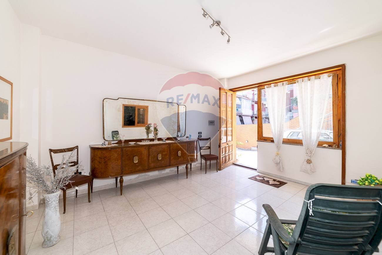 Soggiorno - Trilocale via carcara
 
3, Aci Catena - foto 2