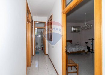 Hall / corridoio - Trilocale via carcara
 
3, Aci Catena - foto 12