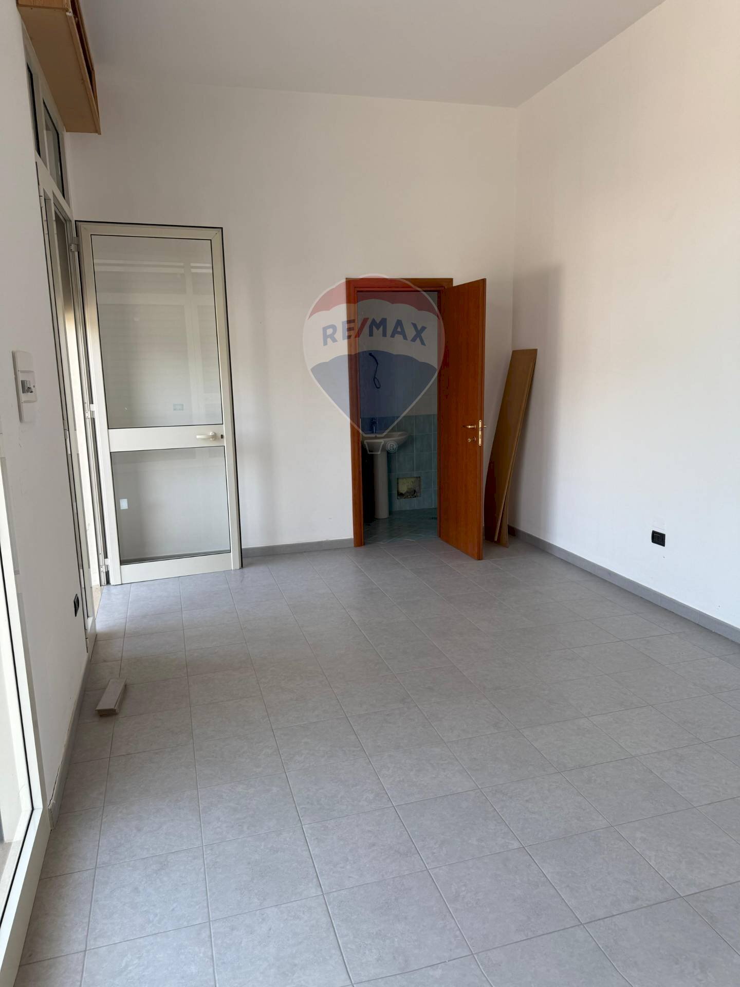 Stanza vuota - Laboratory Via Manfredonia
 
19, Foggia - photo 3