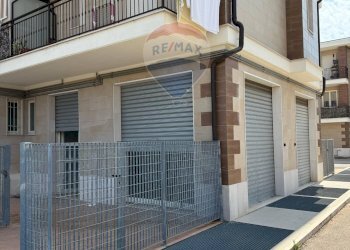 Edificio all\'aperto - Laboratorio Via Manfredonia
 
19, Foggia - foto 1