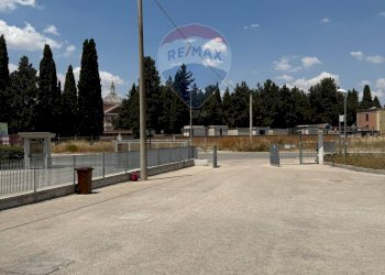 Edificio all\'aperto - Laboratorio Via Manfredonia
 
19, Foggia - foto 37