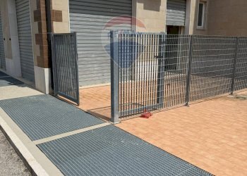 Edificio all\'aperto - Laboratorio Via Manfredonia
 
19, Foggia - foto 2