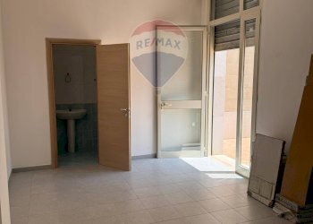 Stanza vuota - Laboratorio Via Manfredonia
 
19, Foggia - foto 4