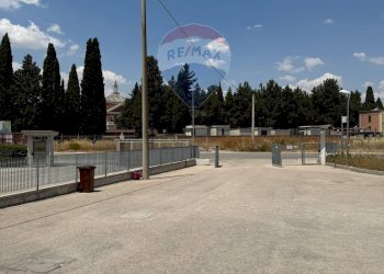 Edificio all\'aperto - Laboratorio Via Manfredonia
 
19, Foggia - foto 7