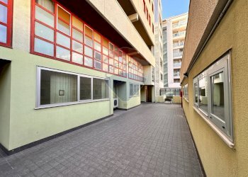 Edificio all\'aperto - Ufficio Via Mario del Monaco
 
16, Pesaro - foto 1