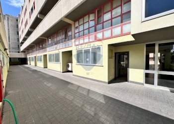 Edificio all\'aperto - Ufficio Via Mario del Monaco
 
16, Pesaro - foto 7