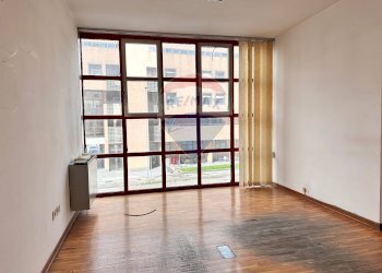 Stanza vuota - Ufficio Via Mario del Monaco
 
16, Pesaro - foto 22