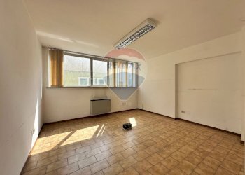 Stanza vuota - Ufficio Via Mario del Monaco
 
16, Pesaro - foto 27