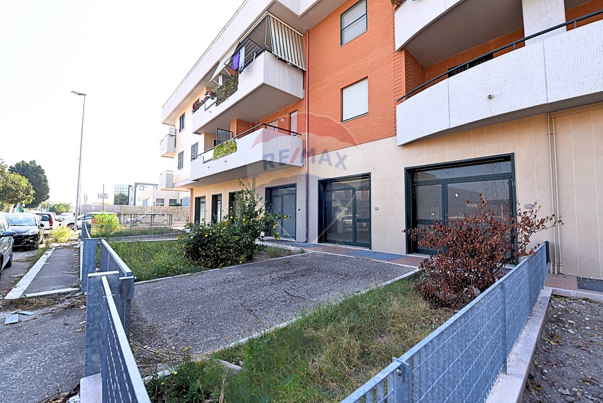 esterno - Box Viale Degli Artigiani, Foggia - photo 3