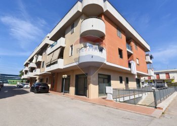 esterno - Box Viale Degli Artigiani, Foggia - foto 2