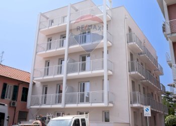 Edificio all\'aperto - Trilocale GENERALE ARDOINO
 
205, Diano Marina - foto 3