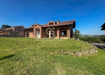 Foto 1 - Villa strada Provinciale 51 per Moncalvo
 
5, Altavilla Monferrato - photo 1