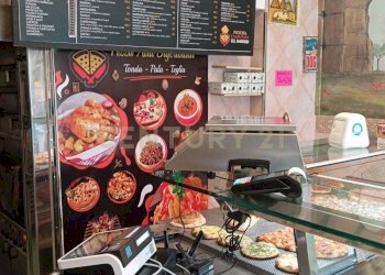 Pizzeria Piazza Cesare Cantù, 5, Roma - photo 1