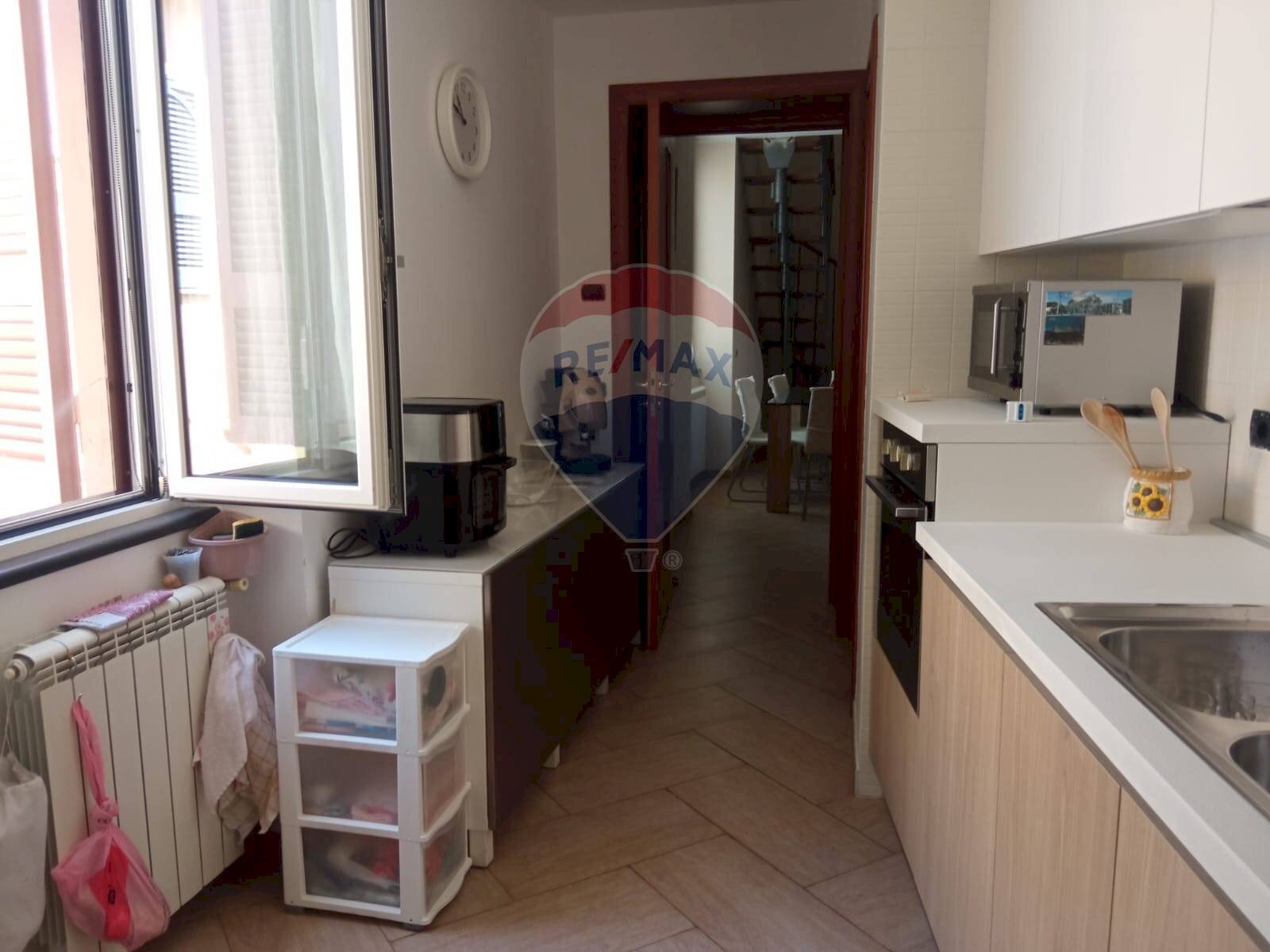 Cucina - Four-room apartment San Benedetto
 
33, Casoria - photo 3