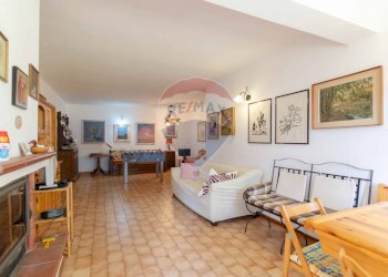 Sala da pranzo - Villa a Schiera Contrada Borgo Lagogemolo
 
56, Cassano delle Murge - foto 6