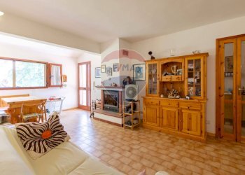 Sala da pranzo - Villa a Schiera Contrada Borgo Lagogemolo
 
56, Cassano delle Murge - foto 7