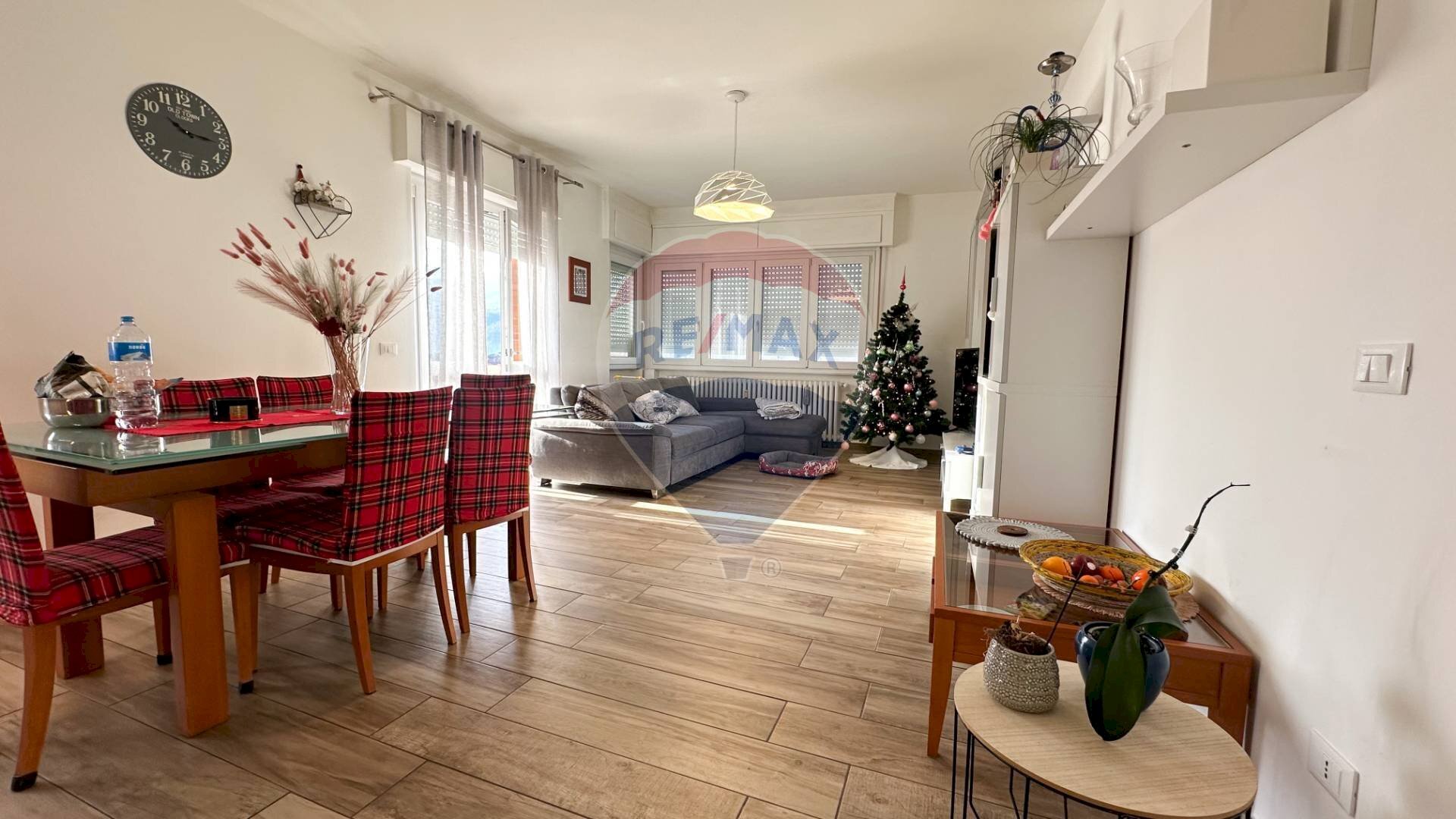 Sala da pranzo - Quadrilocale Via Giuseppe Bottacchi
 
11, Luino - foto 1