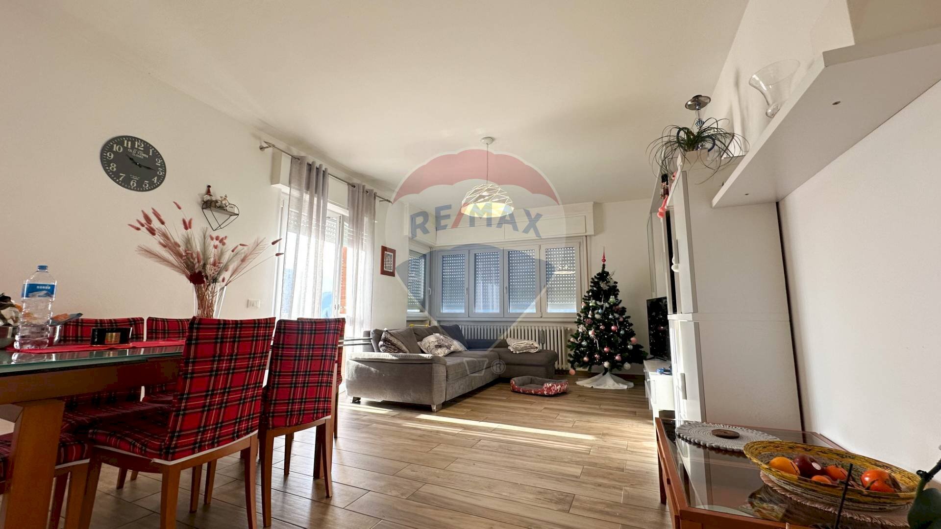 Sala da pranzo - Quadrilocale Via Giuseppe Bottacchi
 
11, Luino - foto 2