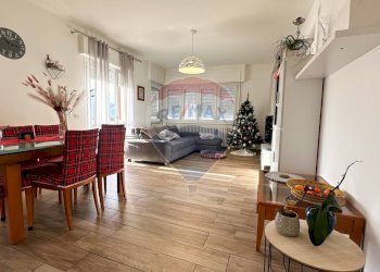 Sala da pranzo - Quadrilocale Via Giuseppe Bottacchi
 
11, Luino - foto 1