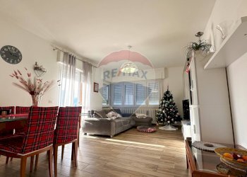 Sala da pranzo - Quadrilocale Via Giuseppe Bottacchi
 
11, Luino - foto 2