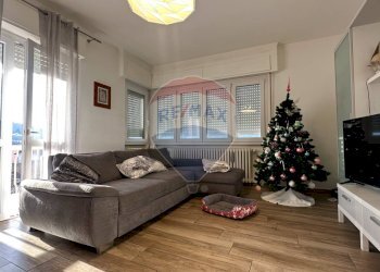 Soggiorno - Quadrilocale Via Giuseppe Bottacchi
 
11, Luino - foto 3