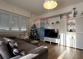 Soggiorno - Quadrilocale Via Giuseppe Bottacchi
 
11, Luino - foto 4