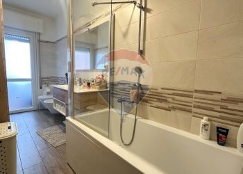 Bagno - Quadrilocale Via Giuseppe Bottacchi
 
11, Luino - foto 14