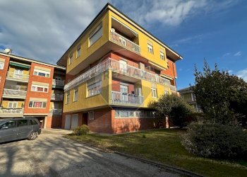 Edificio all\'aperto - Quadrilocale Via Giuseppe Bottacchi
 
11, Luino - foto 16