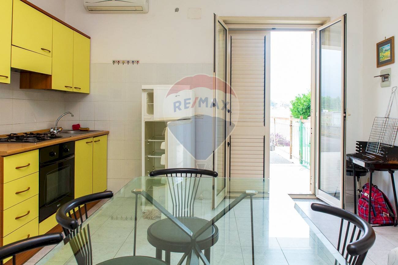 Cucina - Trilocale Via Dott Mario Amato
 
38, Mascali - foto 1