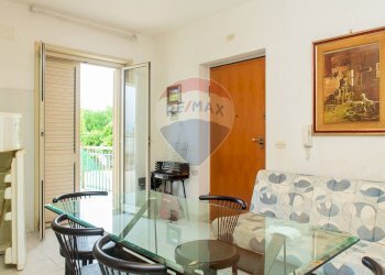 Sala da pranzo - Trilocale Via Dott Mario Amato
 
38, Mascali - foto 5