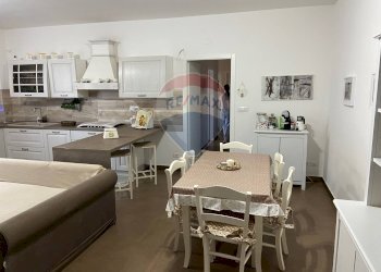 Sala da pranzo - Quadrilocale via Leonardo Grassi
 
8, Catania - foto 9