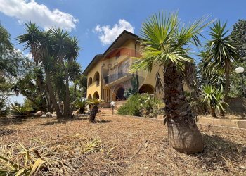 Casa all\'aperto - Casa semi indipendente cda ladroni
 
sn, Caltanissetta - foto 1