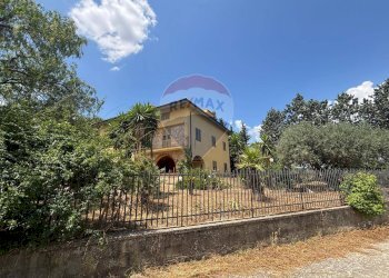 Casa all\'aperto - Casa semi indipendente cda ladroni
 
sn, Caltanissetta - foto 3