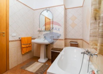 Bagno - Casa semi indipendente cda ladroni
 
sn, Caltanissetta - foto 60