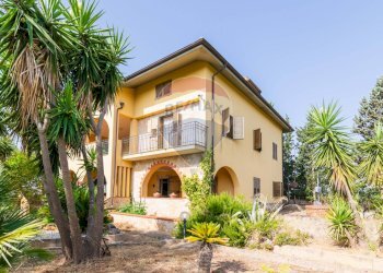 Casa all\'aperto - Casa semi indipendente cda ladroni
 
sn, Caltanissetta - foto 91