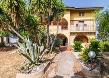 Casa all\'aperto - Casa semi indipendente cda ladroni
 
sn, Caltanissetta - foto 95