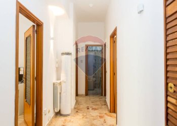 Hall / corridoio - Non-buildable land Via Salvatore Paola
 
8, Catania - photo 18