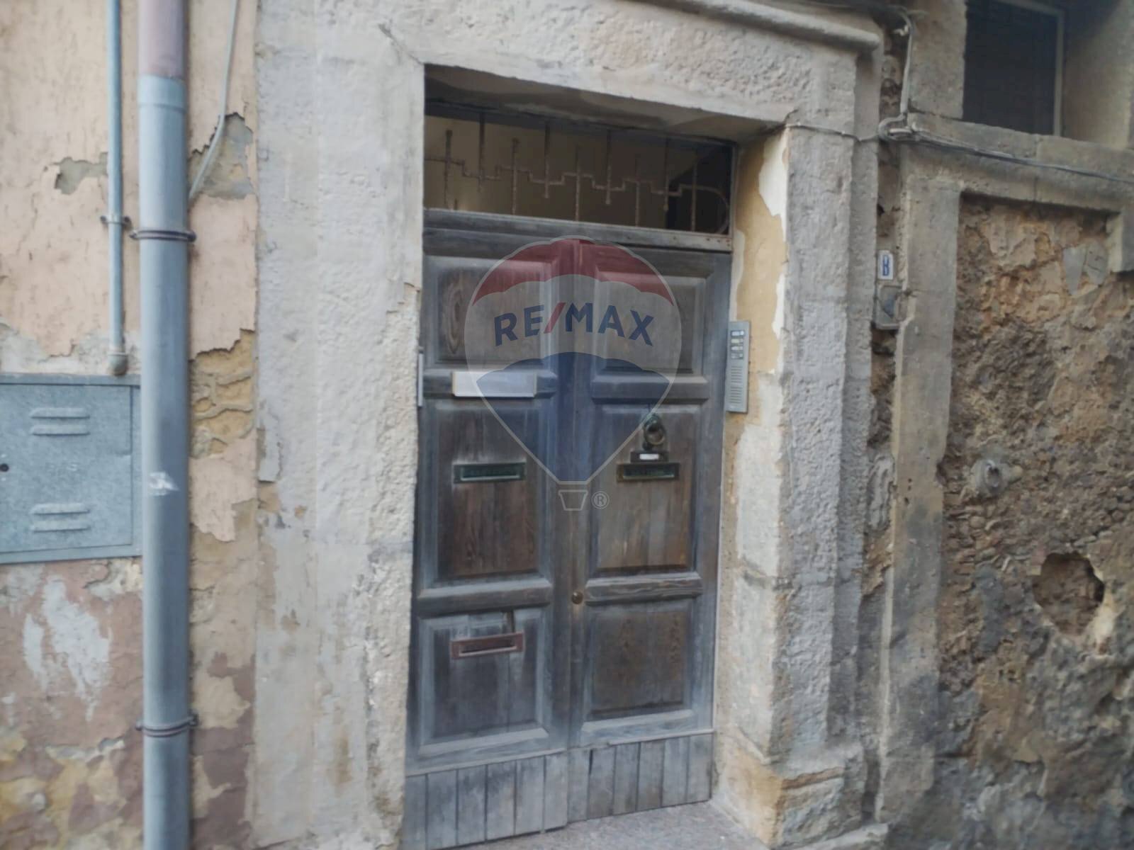 Edificio all\'aperto - Trilocale Via Di Bernardo
 
2, Caltagirone - foto 1