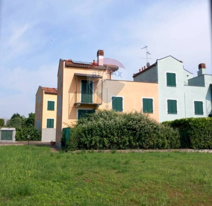Casa all\'aperto - Villa via roggia molinara
 
28, Biandrate - foto 1