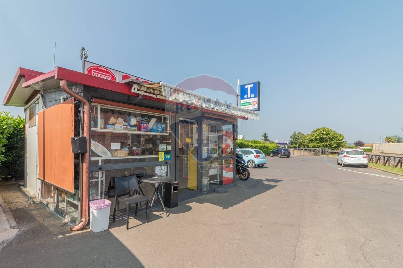 Edificio all\'aperto - Cafeteria - Cold Bar via bardiniana
 
33, Grotte di Castro - photo 1