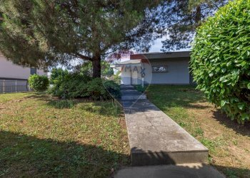 Giardino - Villa via Papa Giovanni XXIII
 
56, Lonate Pozzolo - foto 26