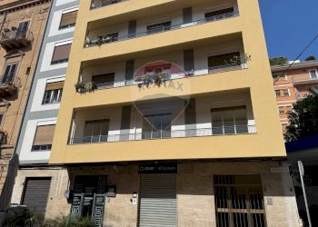 Edificio all\'aperto - Locale Commerciale Via Isidoro La Lumia
 
98, Palermo - foto 1