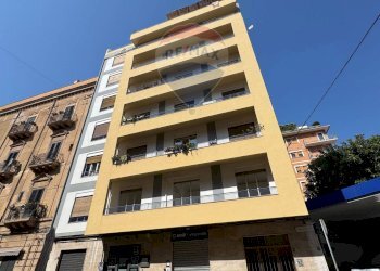 Edificio all\'aperto - Locale Commerciale Via Isidoro La Lumia
 
98, Palermo - foto 2