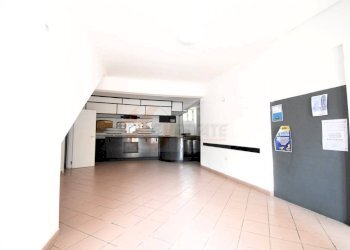 Foto 1 - Locale Commerciale piazza Garibaldi
 
8, Siligo - foto 1